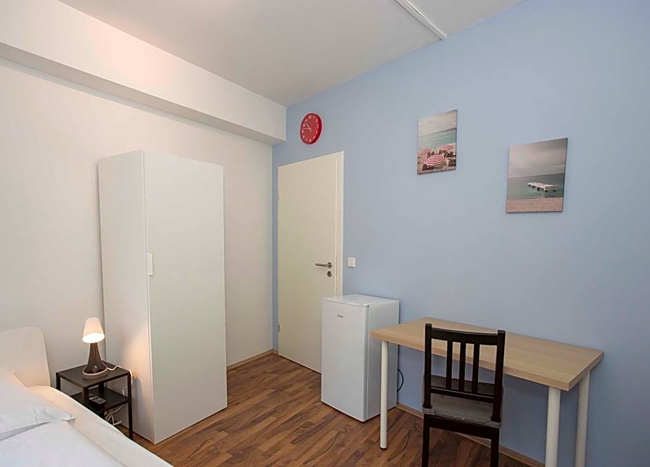 Zentral gelegene Zimmer mit Gemeinschaftsbad und Kuche