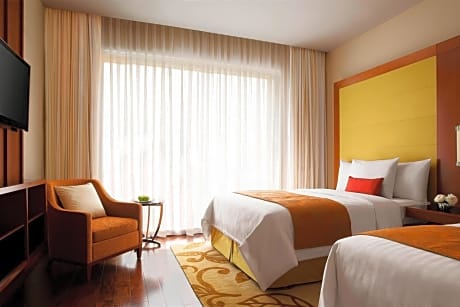 Executive Twin Room with complimentary airport transfers, Happy Hours, Executive Lounge Access