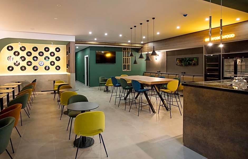 Moody smart & comfy Hotel