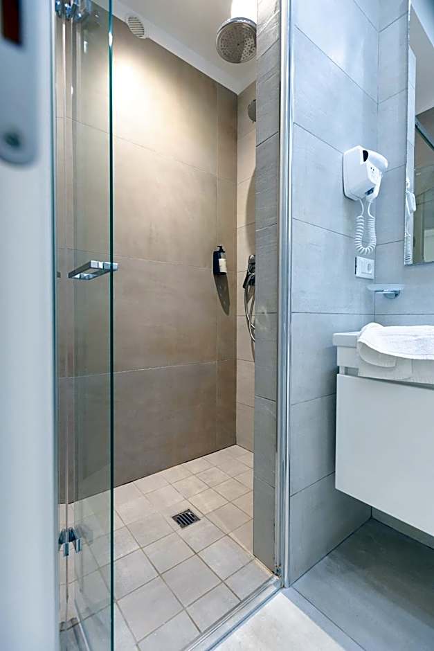 White 1903 - Rooftop Pool & Luxury Rooms