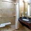 Holiday Inn Express and Suites Rochester West-Medical Center By IHG