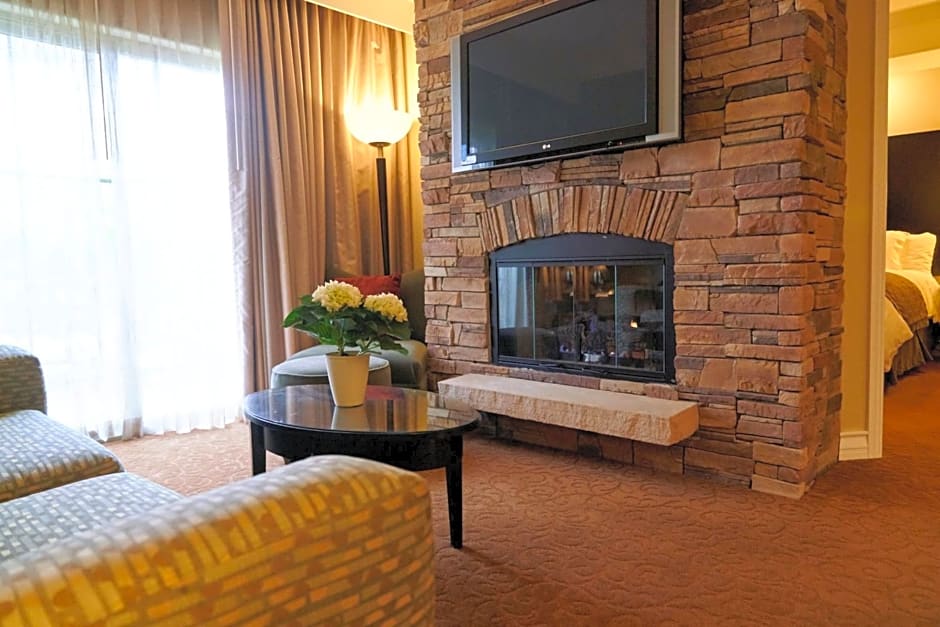 La Bellasera Hotel & Suites