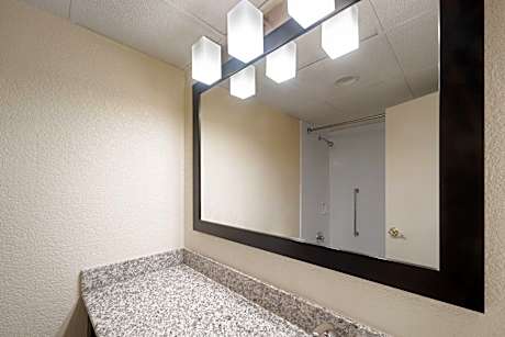 1 Queen Bed  Non-Smoking