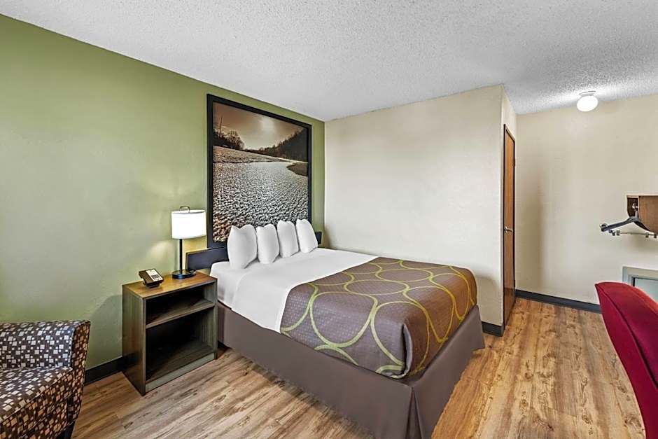 Super 8 by Wyndham Independence Kansas City