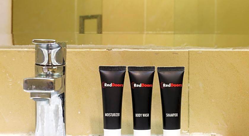 RedDoorz Plus near STIE YKPN