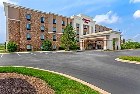 Hampton Inn By Hilton Dekalb (Near The University)