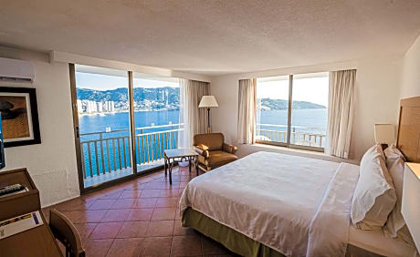 Superior King Room with Sea View Non-Smoking