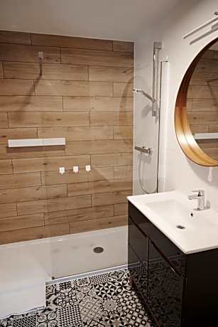 Apartment with Mountain View