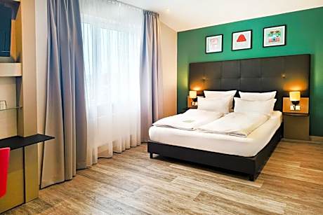 Standard Queen Room