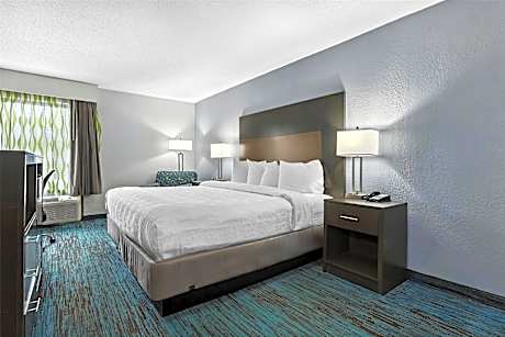 ACCESSIBLE - 1 KING,MOBACC,ROLLSH,MICRFG,NSMK,FULL BREAKFAST