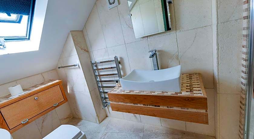 Base Serviced Apartments - Sir Thomas Street