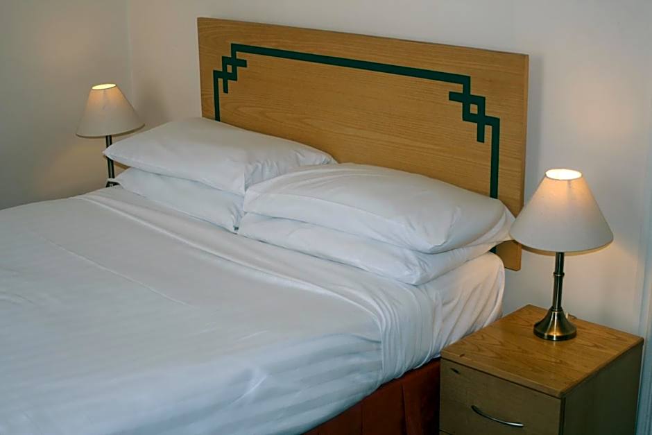 Hanover Hotel & McCartney's Bar