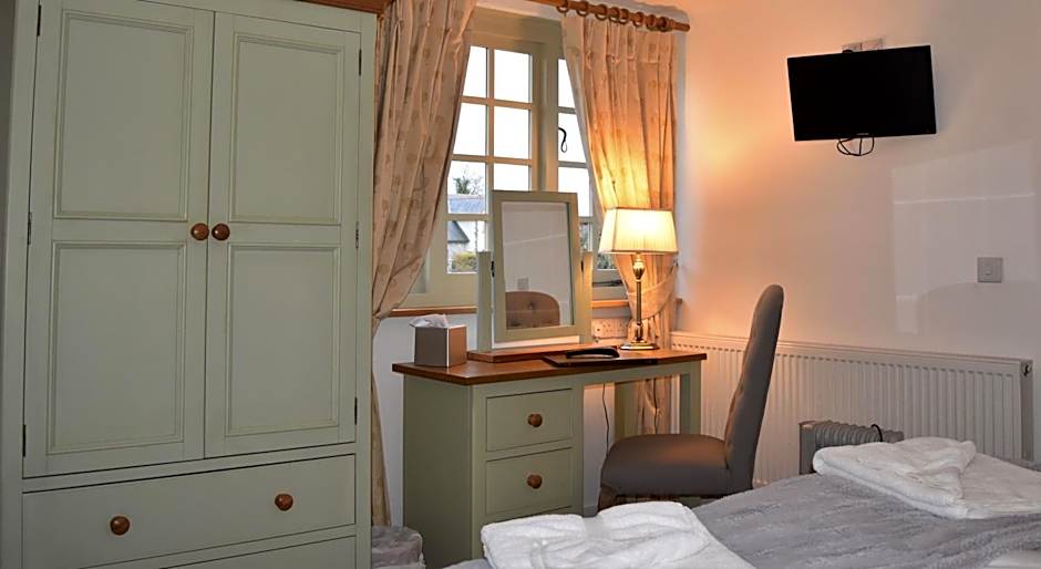 Three Horseshoes Country Inn