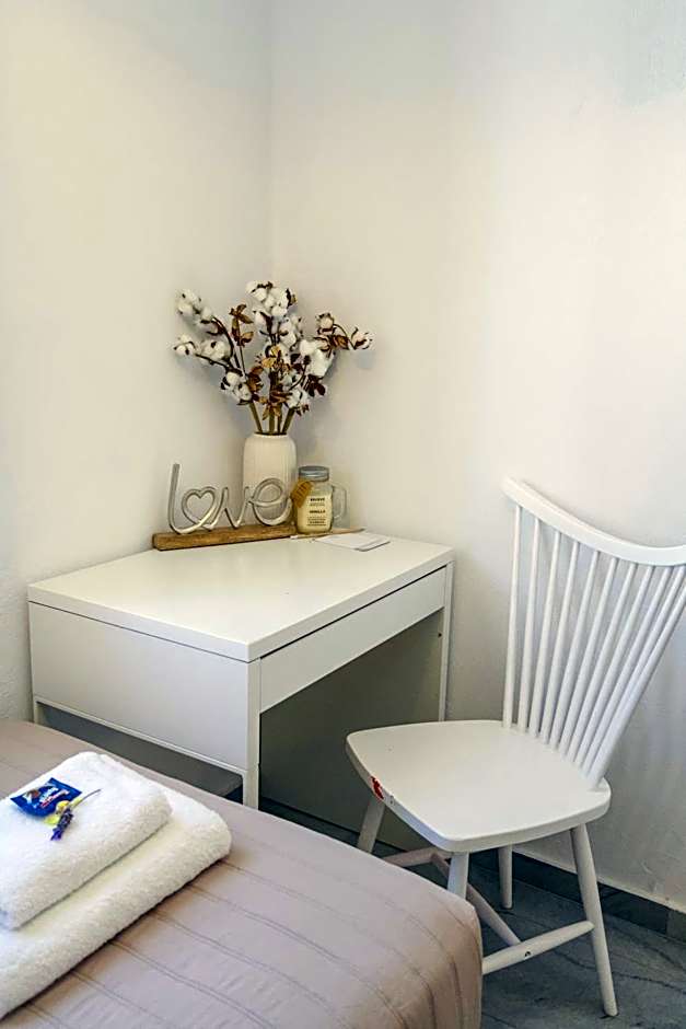 Margarita Studios Ambelas