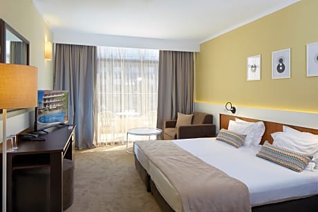 Twin Partial Sea View room