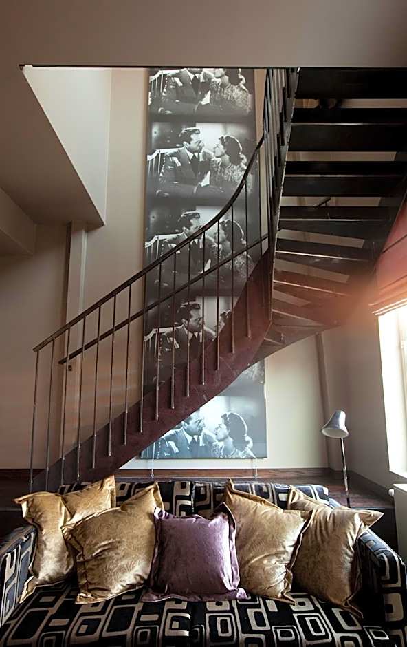 Home Hotel Folketeateret