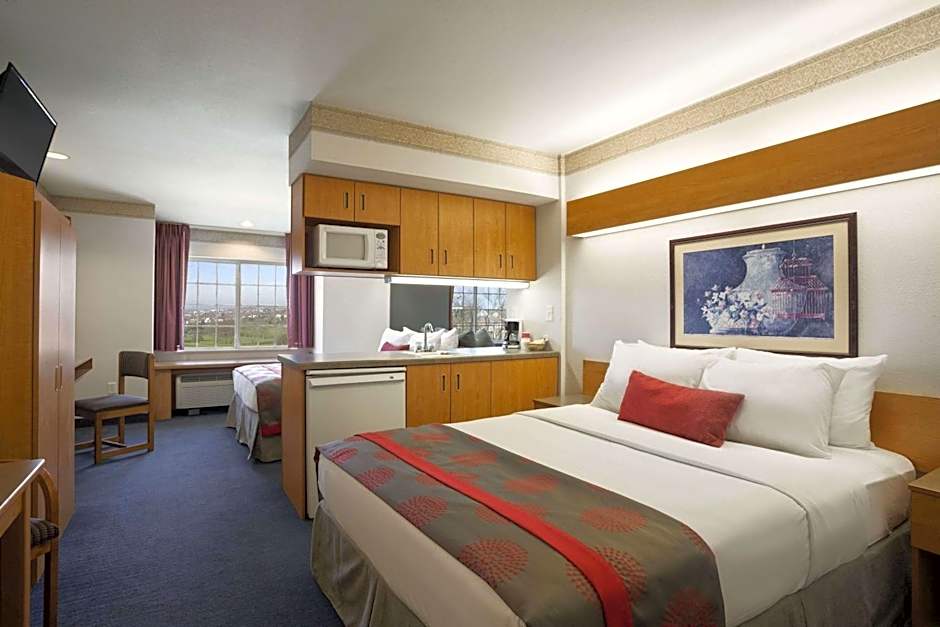 Ramada Limited Bloomington