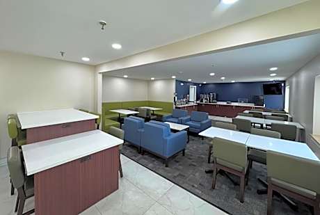 La Quinta Inn & Suites by Wyndham Auburn Worcester