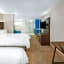 Holiday Inn Express & Suites Albuquerque-N. Balloon Fsta Park By IHG
