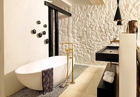 Design Suite With Sea View & Outdoor Hot Tub