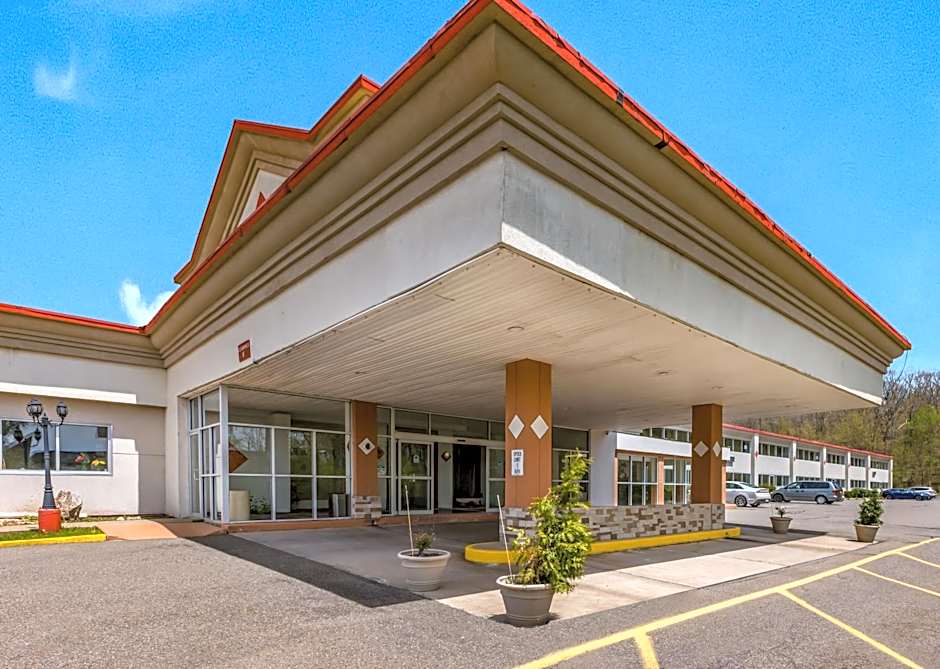 Photo 1 of 26 of Red Carpet Inn & Suites