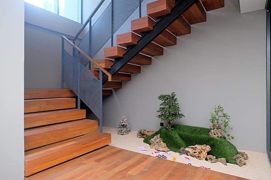 Sans Hotel RG Living Jogja by RedDoorz