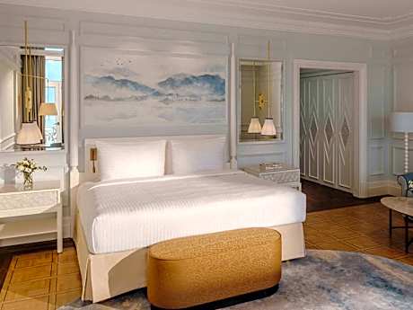 Signature Room with Lake View