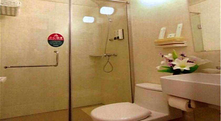 GreenTree Inn Liaoning Dalian Railway Station South Shengli Square Express Hotel