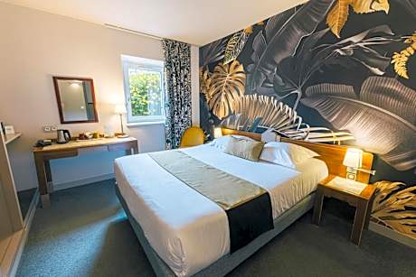 Two Connecting Rooms (4 people)