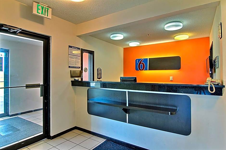 Motel 6 Gilman