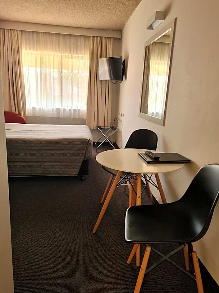 Belconnen Way Hotel & Serviced Apartments