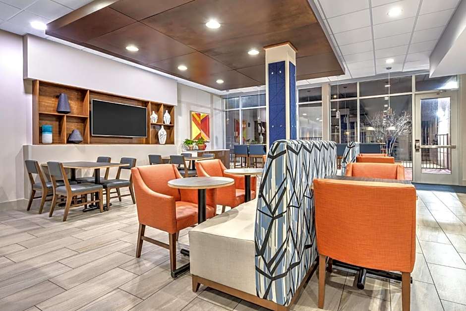 Holiday Inn Express & Suites Moore By IHG