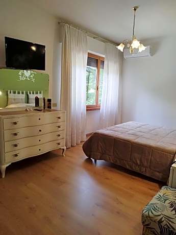 Double or Twin Room with Mountain View