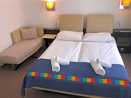 Apartment with Garden View