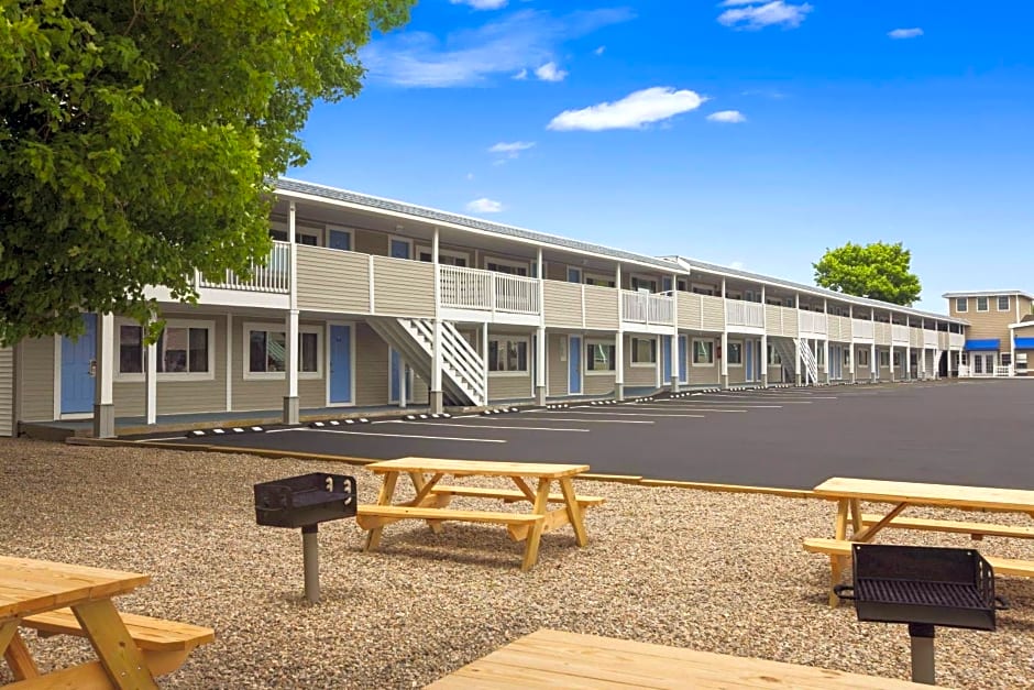 Days Inn by Wyndham - Cape Cod Area