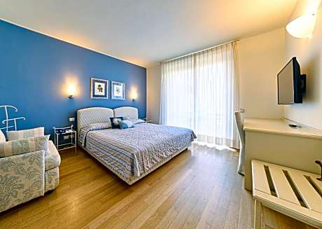 Superior Double or Twin Room with Lake View