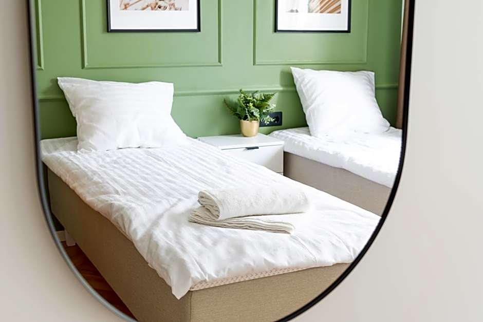 Oasis Airport Studios by RevalHome