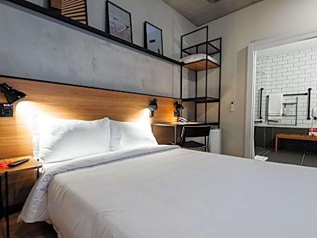 Adapted Standard Room with 1 Queen-Size Bed