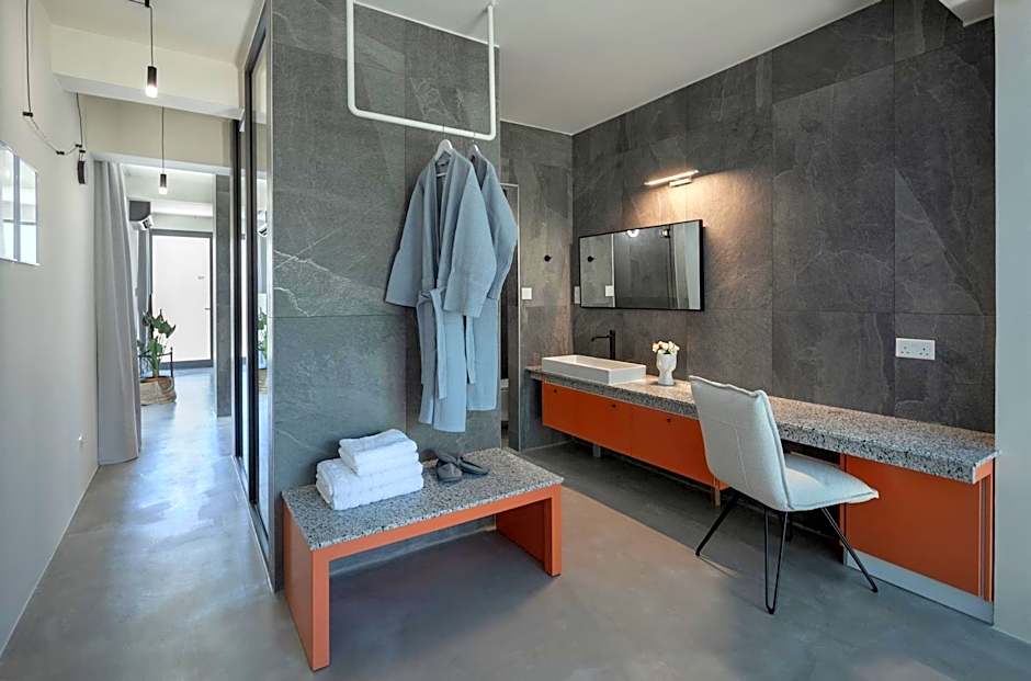 Adrop Pool Suites
