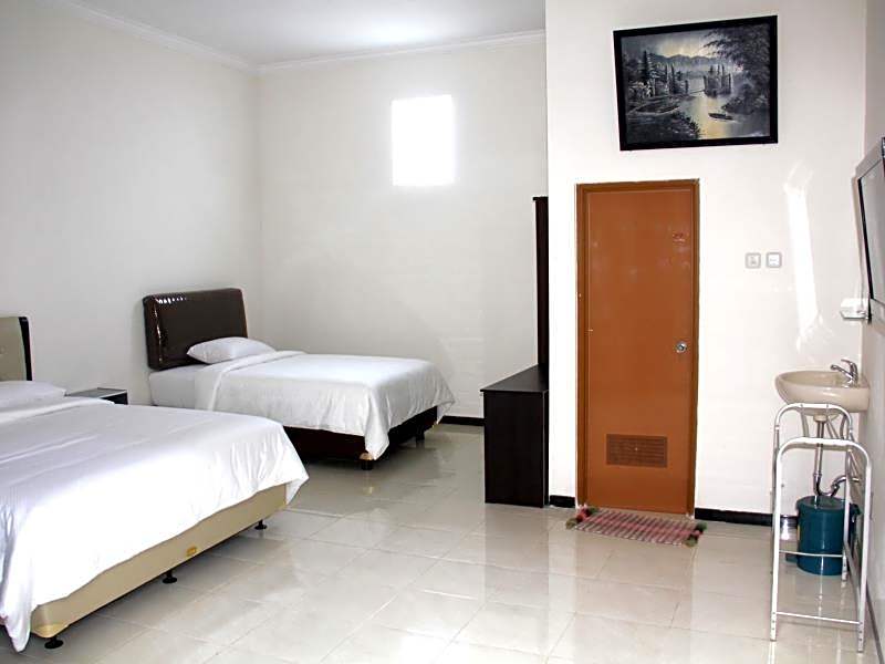 Baliku Guest House – Malang, MO
