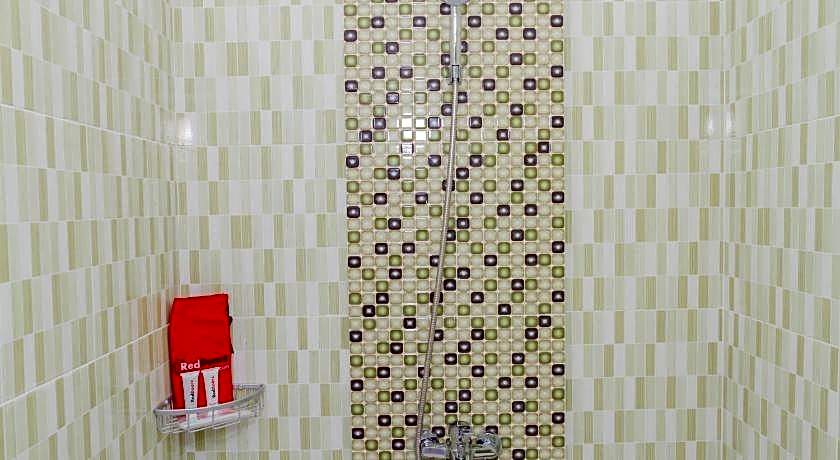 RedDoorz Plus @ Tuparev Cirebon 2.