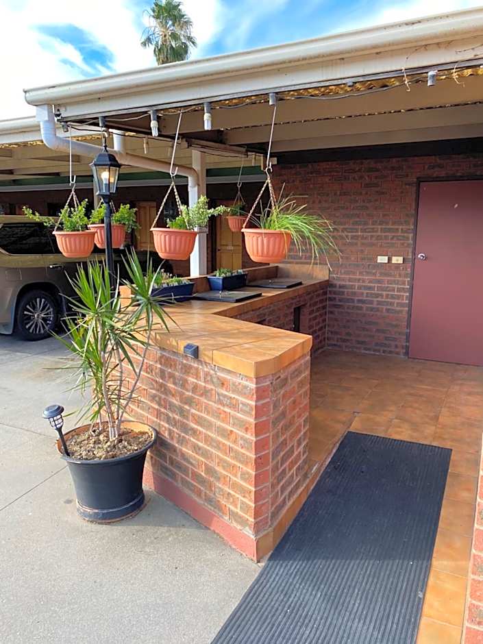Elm Court Motel