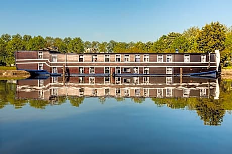 Boat Hotel De Barge