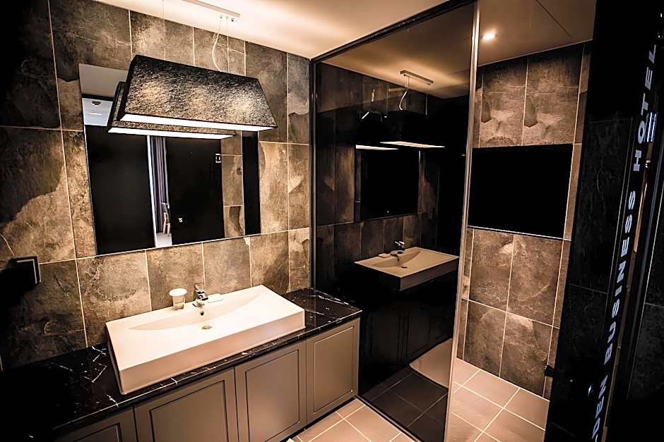 Golden Business Hotel