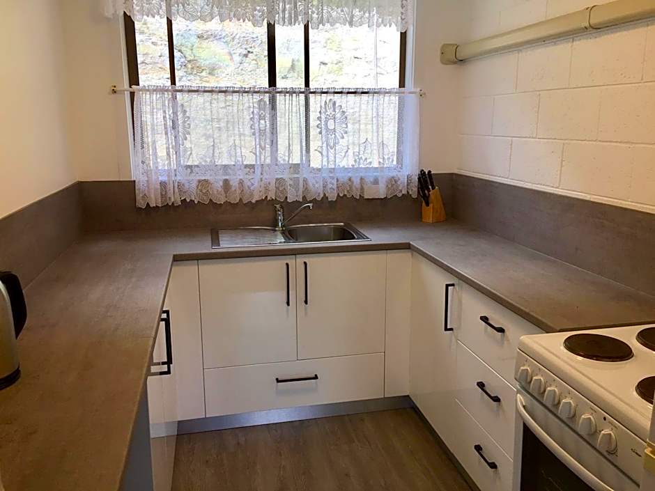 Regatta Point Tavern & Holiday Villas