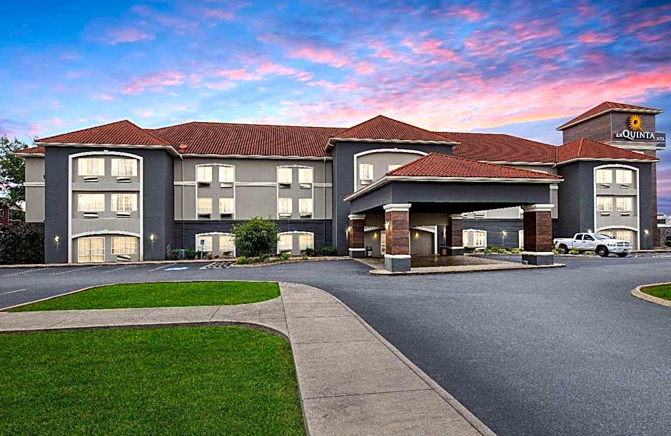 La Quinta Inn & Suites by Wyndham Bowling Green