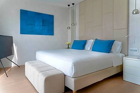Deluxe Queen Suite