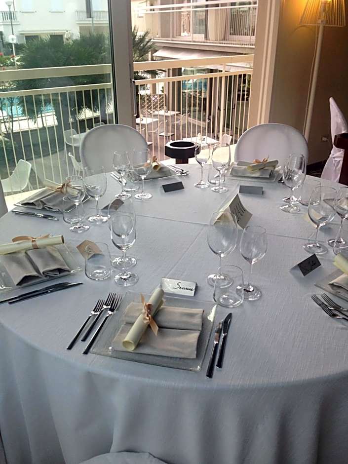 HOTEL TRIONFAL - Fronte Mare - Vicinissimi al Centro