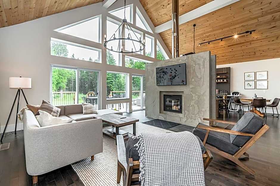 Luxury Tobermory Retreat Modern Home Hot Tub