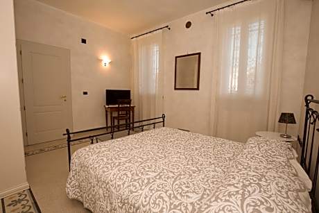 Double Room with Private External Bathroom